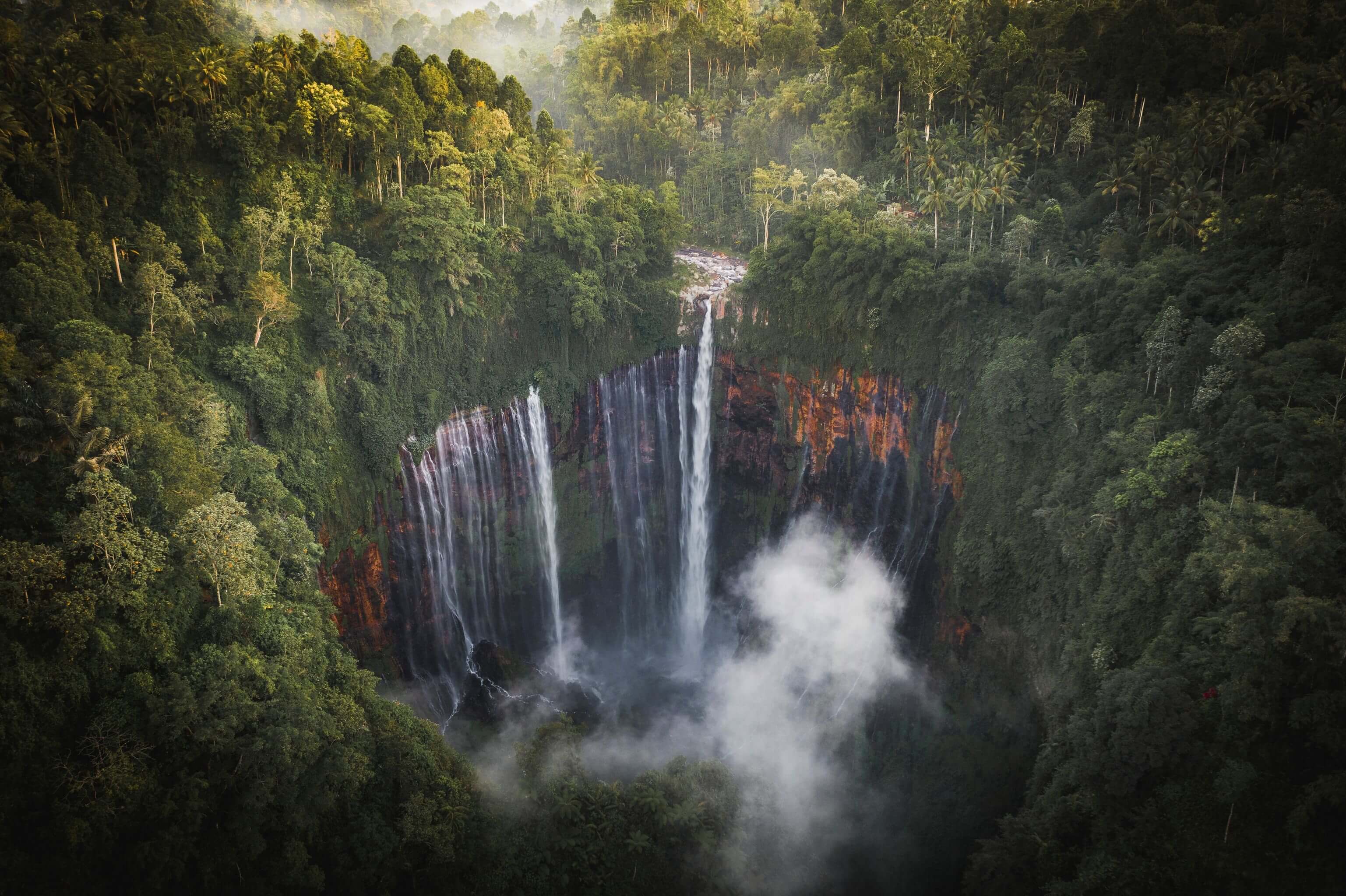 Trekking khám phá thác nước Tumpak Sewu nghìn dòng kỳ vĩ khi du lịch Indonesia