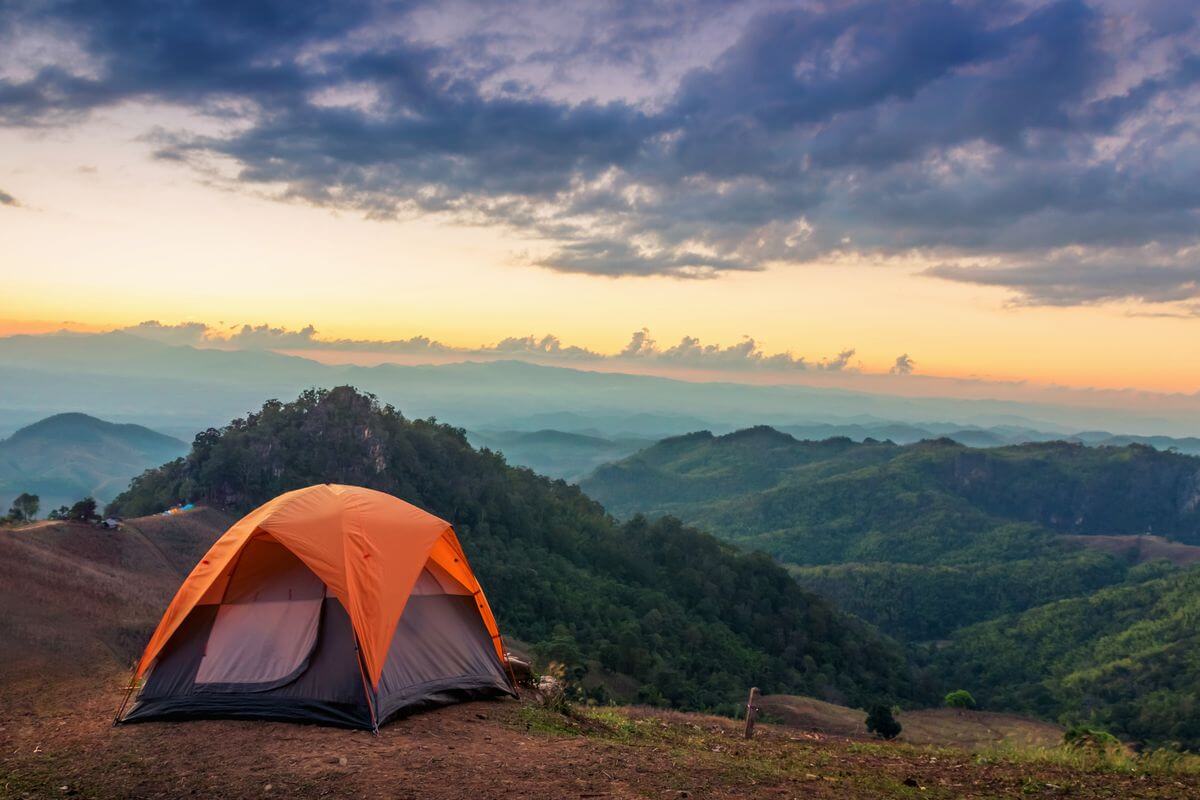 Trải nghiệm camping, thưởng cảnh đại ngàn khi du lịch Indonesia